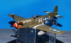 P-51 Mustang."OLD CROW".Modely letadel.Air Force1. Modely tanků . Modely vojenské techniky. Sběratelské modely . Modely vrtulníků . Hotové modely . Sběratelské modely letadel. Sběratelské modely vojenské techniky a tanků. Kovové modely. Diecast models aircraft , military vehicles , tanks .