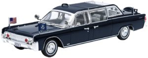 Lincoln Continental. SS-100-X. Kennedy. Presidential Cars. Modely aut. Diecast models cars. GreenLight.Modely vojenské techniky. Modely tanků. Sběratelské modely. Modely vrtulníků. Hotové modely. Sběratelské modely letadel. Sběratelské modely vojenské techniky a tanků. Kovové modely. Diecast models cars, aircraft,helicopters,military vehicles,tanks.