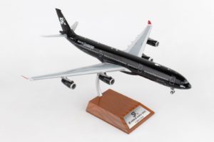 A340.Airbus A340.Swiss Space Systems.Modely letadel.InFlight. Modely dopravních letadel. Modely vojenské techniky. Modely tanků. Sběratelské modely. Modely vrtulníků. Hotové modely. Sběratelské modely letadel. Sběratelské modely vojenské techniky a tanků. Kovové modely. Diecast models aircraft,helicopters, military vehicles,tanks.