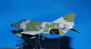 F-4 Phantom II.McDonnell Douglas RF-4E.Modely letadel.Atlas Editions.Jet Age Military Aircraft.Diecast models aircraft. Modely dopravních letadel. Modely vrtulníků. Diecast models helicopters. Diecast models cars. Modely vojenské techniky. Diecast models military vehicles, Modely raket. Diecast models rockets. Sběratelské modely. Hotové modely. Sběratelské modely letadel. Kovové modely.