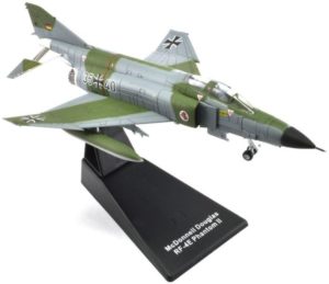 F-4 Phantom II.McDonnell Douglas RF-4E.Modely letadel.Atlas Editions.Jet Age Military Aircraft.Diecast models aircraft. Modely dopravních letadel. Modely vrtulníků. Diecast models helicopters. Diecast models cars. Modely vojenské techniky. Diecast models military vehicles, Modely raket. Diecast models rockets. Sběratelské modely. Hotové modely. Sběratelské modely letadel. Kovové modely.