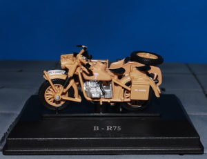 BMW R75.Motocykl.Motorbike.Modely motocyklů.Diecast motorbike models.Cararama. Modely vojenské techniky. Diecast models military vehicles. Modely tanků. Diecast models tanks. Sběratelské modely. Hotové modely aut Sběratelské modely aut. Sběratelské modely vojenské techniky a tanků. Kovové modely.