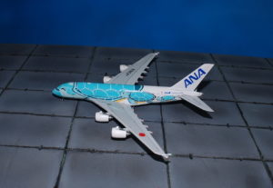 A380.Airbus A380-800.ANA.Flying Kai.Modely dopravnich letadel.Diecast models airplanes.aircraft.JC Wings EW4388003.Modely letadel. Diecast models aircraft. Modely vrtulníků. Diecast models helicopters. Diecast models cars. Modely vojenské techniky. Diecast models military vehicles. Modely raket. Diecast models rockets. Sběratelské modely. Hotové modely. Sběratelské modely letadel. Kovové modely.