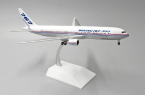 B767.Boeing B767.Modely dopravních letadel.Diecast models airplanes.airliner.JC Wings JC-LH2111. Modely letadel. Diecast models aircraft. Modely vrtulníků. Diecast models helicopters. Diecast models cars. Modely vojenské techniky. Diecast models military vehicles. Modely raket. Diecast models rockets. Sběratelské modely. Hotové modely. Sběratelské modely. Kovové modely.