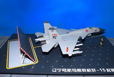 Shenyang J-15 Flying Shark ( Su-33 Flanker-X2 ), '105' PLA NAVY , Aircraft Carrier Liaoning + Carrier Deck -Diorama.Air Force1 AF1-0055A.
