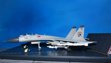 Shenyang J-15 Flying Shark ( Su-33 Flanker-X2 ), '105' PLA NAVY , Aircraft Carrier Liaoning + Carrier Deck -Diorama.Air Force1 AF1-0055A.