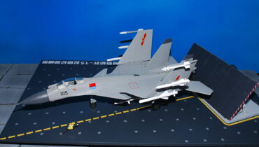 Shenyang J-15 Flying Shark ( Su-33 Flanker-X2 ), '105' PLA NAVY , Aircraft Carrier Liaoning + Carrier Deck -Diorama.Air Force1 AF1-0055A.