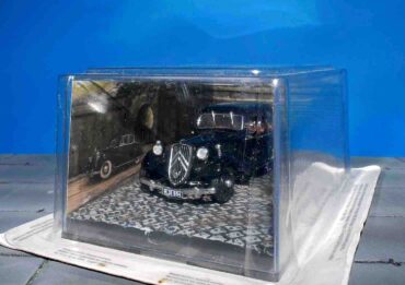 James Bond Collection 040 - Citroën Traction Avant.