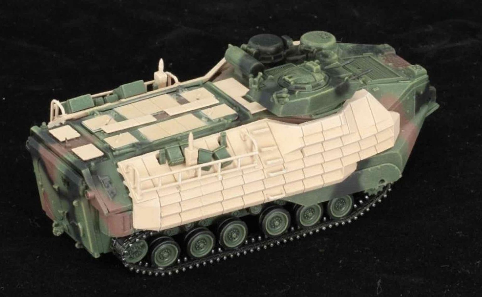 AAVP7 A 1st USMC Division Kuwait (1991