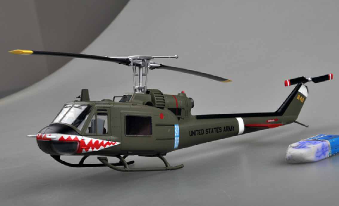 Uh 48. Uh 48. Kitty hawk kh50015. Italeri 1:48 uh-1d. Вертолет ирокез uh-1 модель 1/72 ревел.