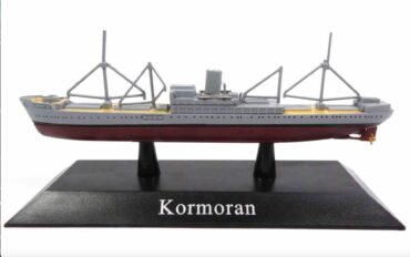 DeAgostini MAG KZ27 - Kormoran (HSK-8) Auxiliary cruiser , Germany 1939.Modely lodí.Kovové modely.Diecast models ships.Sběratelské modely bitevních lodí.Hotové modely.Modely zaoceánských lodí.Diecast models of ocean liners.
