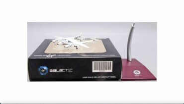 JC Wings VG4001 - VG Scaled Composites 348 White Knight II 'N348MS’ "VMS Eve"- Virgin Galactic SpaceShipTwo (SS2) ‚N339SS‘ Space Shuttle Orbiter Spaceplanes (OLD) Raketoplány Modely raketoplánu Diecast models spaceplane Modely raket modely kosmických lodí Modely letadel Diecast models aircraft Modely dopravních letadel Diecast models airplanes airliner Modely vrtulníků Diecast models helicopters Diecast models cars Modely vojenské techniky Diecast models military vehicles Modely raket Diecast models rockets Sběratelské modely Hotové modely Kovové modely Sběratelské modely letadel Sběratelské modely vojenské techniky tanků Diecast models aircraft helicopters military vehicles tanks