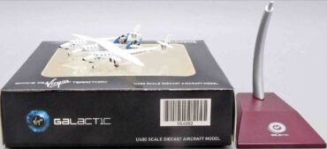 JC Wings VG4001 - VG Scaled Composites 348 White Knight II 'N348MS’ "VMS Eve"- Virgin Galactic SpaceShipTwo (SS2) ‚N339SS‘ Space Shuttle Orbiter Spaceplanes (OLD) Raketoplány Modely raketoplánu Diecast models spaceplane Modely raket modely kosmických lodí Modely letadel Diecast models aircraft Modely dopravních letadel Diecast models airplanes airliner Modely vrtulníků Diecast models helicopters Diecast models cars Modely vojenské techniky Diecast models military vehicles Modely raket Diecast models rockets Sběratelské modely Hotové modely Kovové modely Sběratelské modely letadel Sběratelské modely vojenské techniky tanků Diecast models aircraft helicopters military vehicles tanks