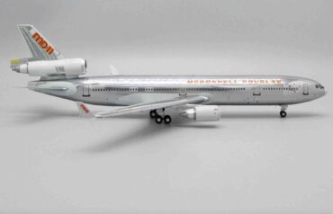 Modely letadel MD-11 McDonnell Douglas MD-11 JC Wings XX2353 - McDonnell Douglas MD-11 , 'N111MD' McDonnell Douglas Corporation Modely letadel Diecast models aircraft Modely dopravních letadel Diecast models airplanes airliner Modely vrtulníků Diecast models helicopters Diecast models cars Modely vojenské techniky Diecast models military vehicles Modely raket Diecast models rockets Sběratelské modely Hotové modely Kovové modely Sběratelské modely letadel Sběratelské modely vojenské techniky tanků Diecast models aircraft helicopters military vehicles tanks