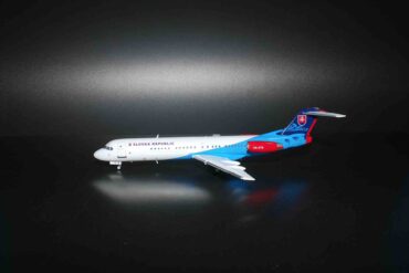 Modely letade Fokker 100 JC Wings LH2241 - Fokker 100 , 'OM-BYB' Slovak Government Flying Service Slovenská republika Modely letadel Diecast models aircraft Modely dopravních letadel Diecast models airplanes airliner Modely vrtulníků Diecast models helicopters Diecast models cars Modely vojenské techniky Diecast models military vehicles Modely raket Diecast models rockets Sběratelské modely Hotové modely Kovové modely Sběratelské modely letadel Sběratelské modely vojenské techniky tanků Diecast models aircraft helicopters military vehicles tanks