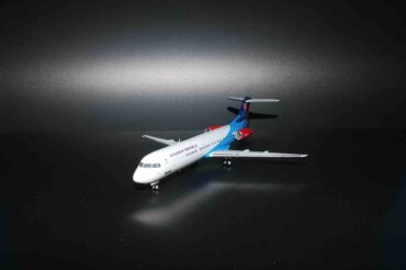Modely letade Fokker 100 JC Wings LH2241 - Fokker 100 , 'OM-BYB' Slovak Government Flying Service Slovenská republika Modely letadel Diecast models aircraft Modely dopravních letadel Diecast models airplanes airliner Modely vrtulníků Diecast models helicopters Diecast models cars Modely vojenské techniky Diecast models military vehicles Modely raket Diecast models rockets Sběratelské modely Hotové modely Kovové modely Sběratelské modely letadel Sběratelské modely vojenské techniky tanků Diecast models aircraft helicopters military vehicles tanks