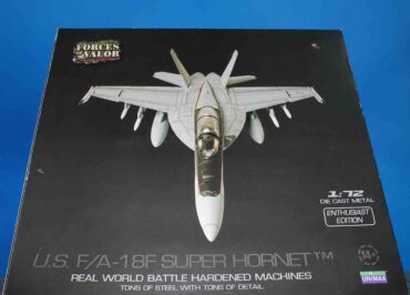 Modely letadel F/A -18 Super Hornet McDonnell Douglas F/A-18E Forces of Valor 85102 - McDonnell Douglas F/A-18F , '100 / 166445' VFA-41 'Black Aces' US Navy , USS Nimitz (CVN-68) Diecast models aircraft Modely dopravních letadel Diecast models airplanes airliner Modely vrtulníků Diecast models helicopters Modely aut Diecast models cars Modely vojenské techniky Diecast models military vehicles Modely raket Diecast models rockets Sběratelské Hotové Kovové modely