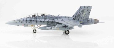 Hobby Master - McDonnell Douglas F/A-18D(RC) Hornet ATARS , ’164886’ VMFA(AW)-224 (Marine All Weather Fighter Attack Sqn 224) "Fighting Bengals“ USMC , MCAS Iwakuni , Japan 2009 - Image 3